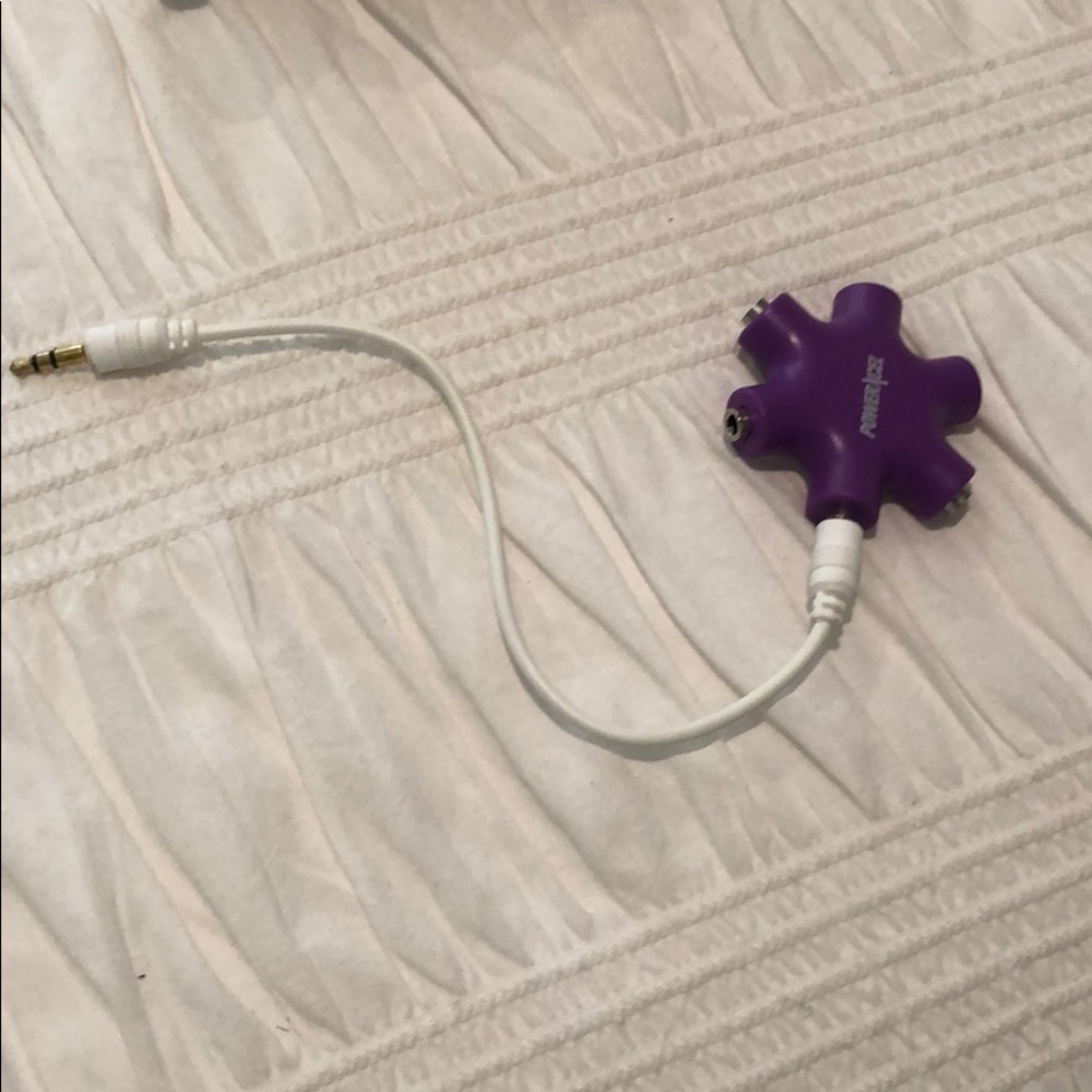 Headphone connector
